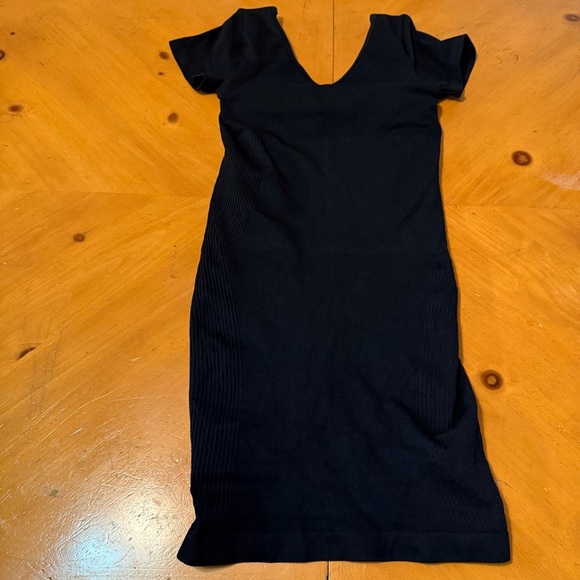 NEW Halara Seamless V-Neck Short Sleeve Built in Shapewear with Shorts Black XL - Picture 15 of 15
